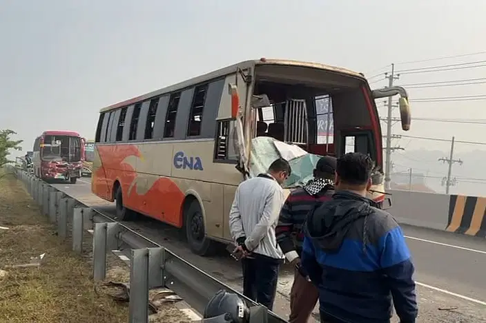 ঢাকা-মাওয়া এক্সপ্রেসওয়েতে আজ রোববার সকালে চারটি দুর্ঘটনায় ১০টি গাড়ির সংঘর্ষ হয়েছে। মুন্সিগঞ্জের শ্রীনগরে