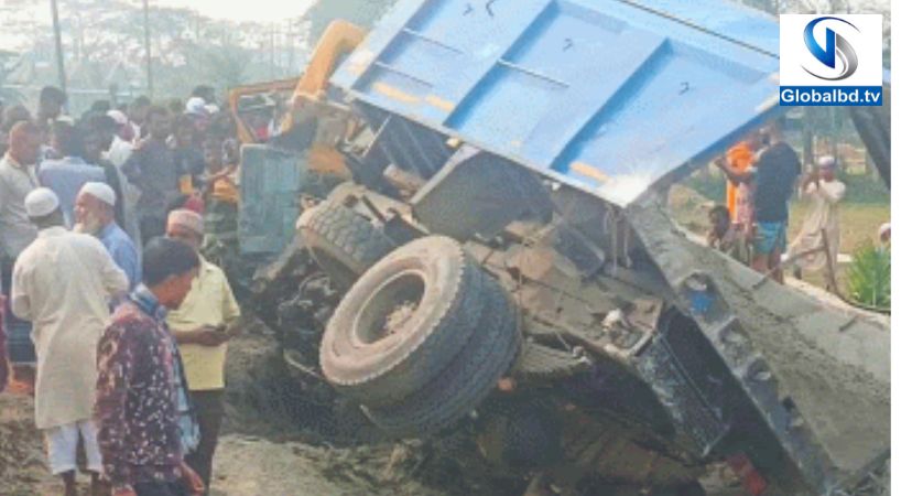 রেলক্রসিংয়ে ট্রাকের সাথে সংঘর্ষ