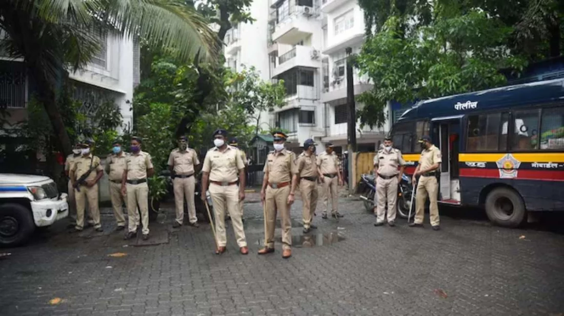 ভারতের পশ্চিমাঞ্চলীয় রাজ্য মহারাষ্ট্রে ১৭ জন বাংলাদেশিকে গ্রেপ্তার করা হয়েছে। ভারতে অবৈধভাবে প্রবেশ ও বসবাসের অভিযোগে তাদের গ্রেপ্তার করা হয়।